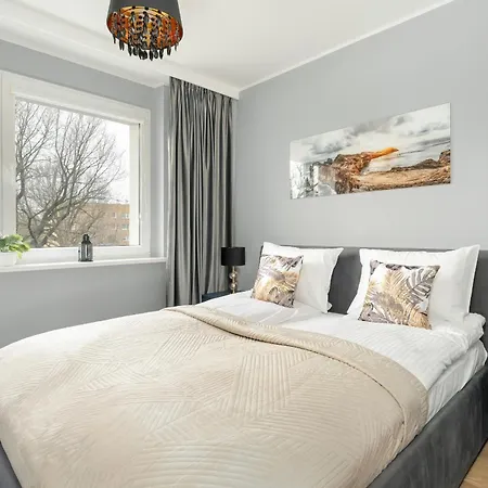 Stylish Two Bedroom With Parking Near Malta In By Renters Διαμέρισμα Πόζναν
