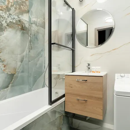 Stylish Two Bedroom With Parking Near Malta In By Renters Daire *