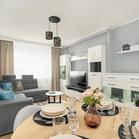 Daire Stylish Two Bedroom With Parking Near Malta In By Renters Poznan