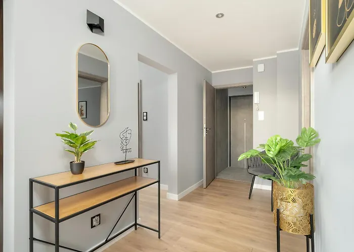 Stylish Two Bedroom With Parking Near Malta In By Renters アパート