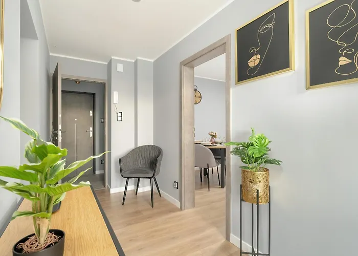 Stylish Two Bedroom With Parking Near Malta In By Renters アパート ポズナン