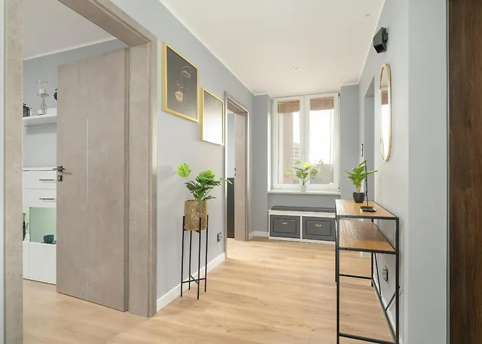 Stylish Two Bedroom With Parking Near Malta In By Renters *