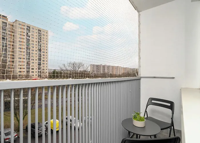 Stylish Two Bedroom With Parking Near Malta In By Renters アパート